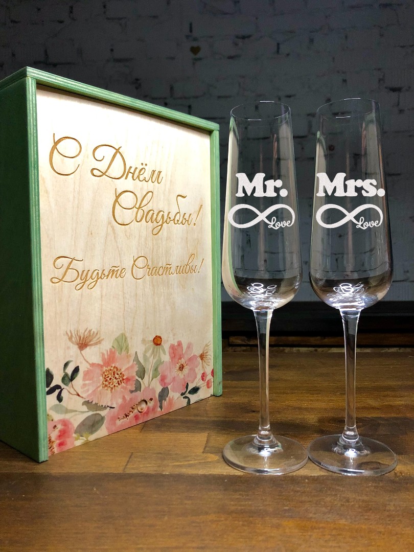 Набор бокалов на свадьбу из богемского стекла в деревянном боксе 